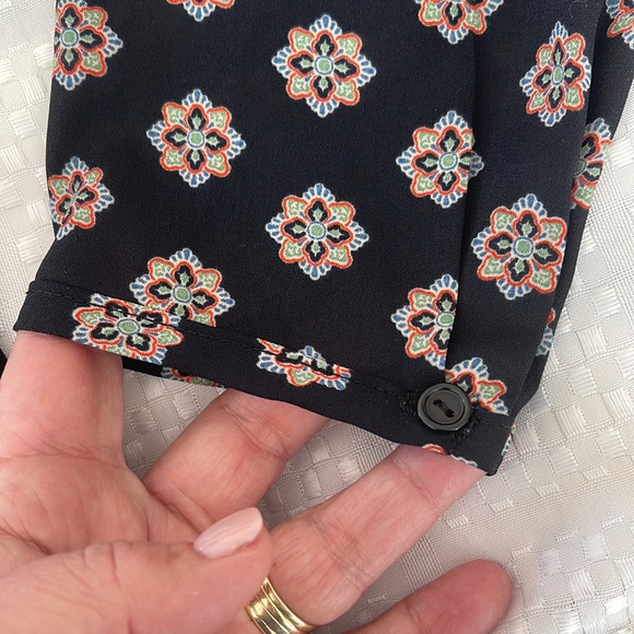 Pleione long sleeved blouse with a small V neckline - Picture 8 of 12